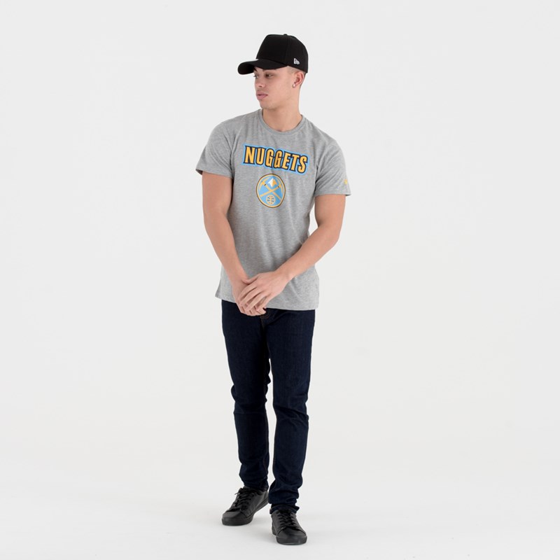 Camiseta New Era Denver Nuggets NBA Team Logo Grises | YU3498567