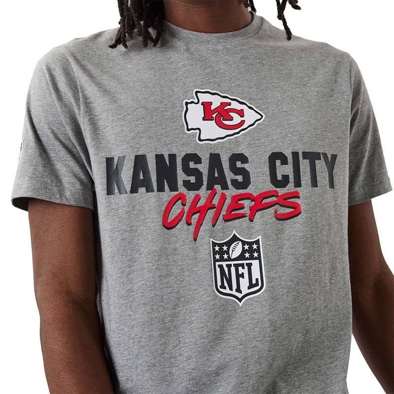 Camiseta New Era Kansas City Chiefs NFL Script Grises | LO1024578