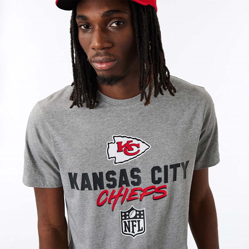 Camiseta New Era Kansas City Chiefs NFL Script Grises | LO1024578