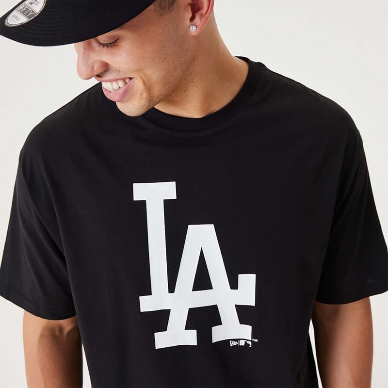 Camiseta New Era La Dodgers MLB League Essential Oversized Negros | TZ8053614