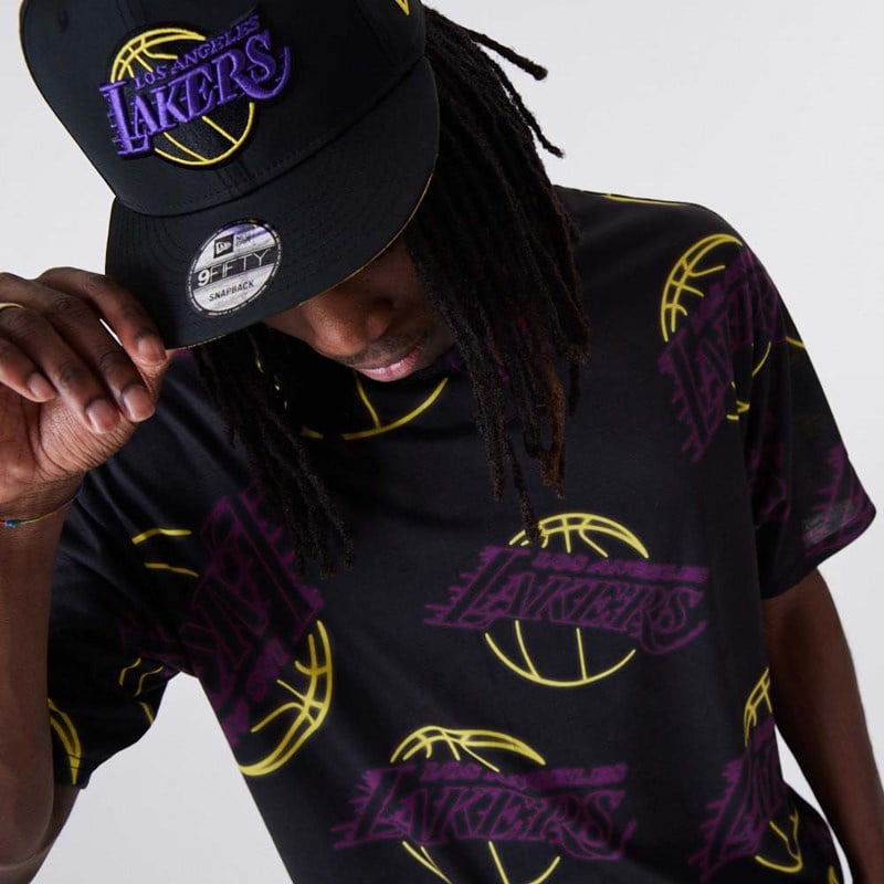 Camiseta New Era La Lakers All Over Print Neon Negros | FV0156239