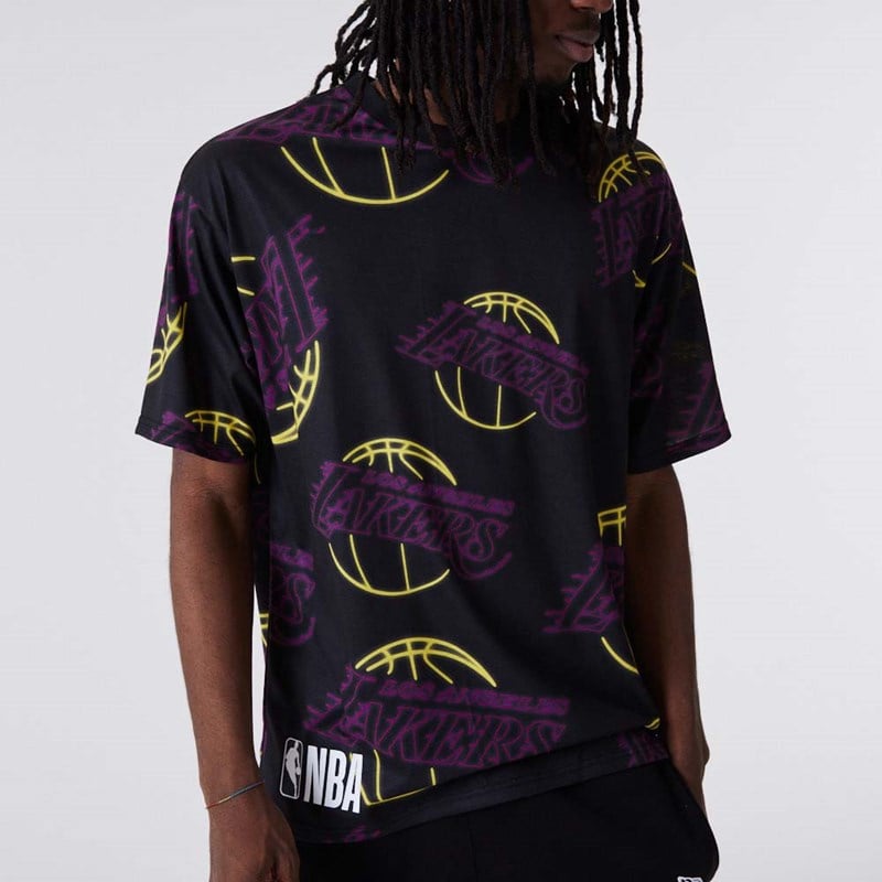 Camiseta New Era La Lakers All Over Print Neon Negros | FV0156239