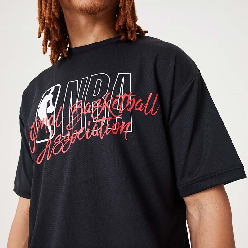 Camiseta New Era NBA Logo Script Oversized Negros | AH5407369