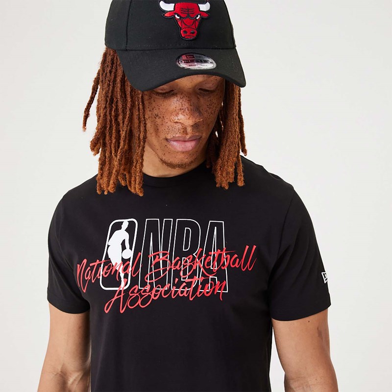 Camiseta New Era NBA Script Logo Negros | DN5623748