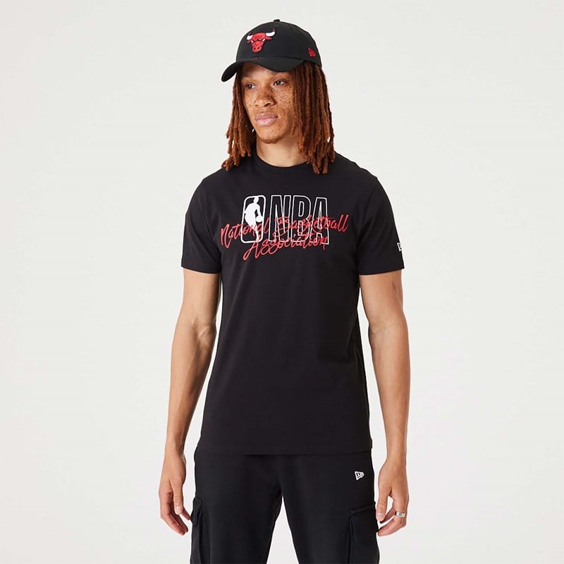 Camiseta New Era NBA Script Logo Negros | DN5623748