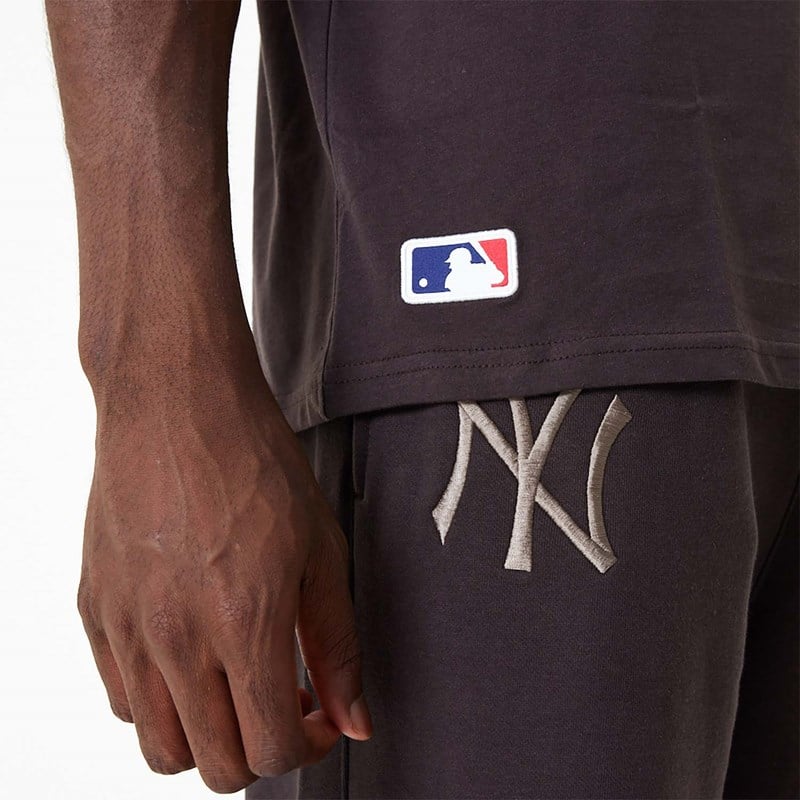 Camiseta New Era New York Yankees MLB Embroidered Logo Marrom | KA5734968