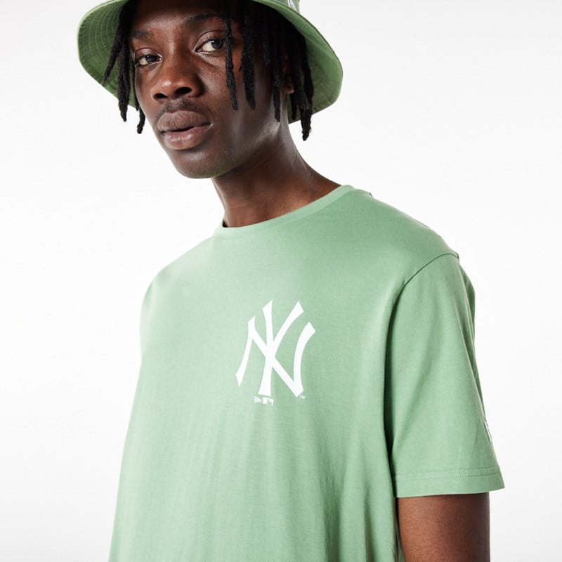 Camiseta New Era New York Yankees MLB League Essential Verdes | NS8593126