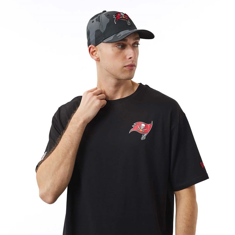 Camiseta New Era Tampa Bay Buccaneers NFL Logo Oversized Negros | ZF4168253