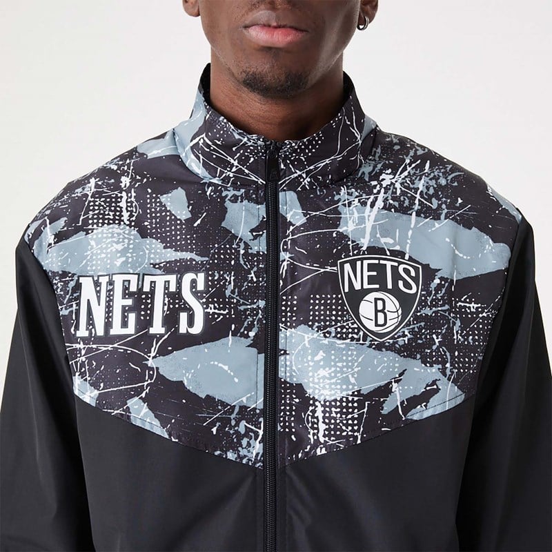 Chaquetas New Era Brooklyn Nets NBA All Over Print Pista Negros | ZP1972438