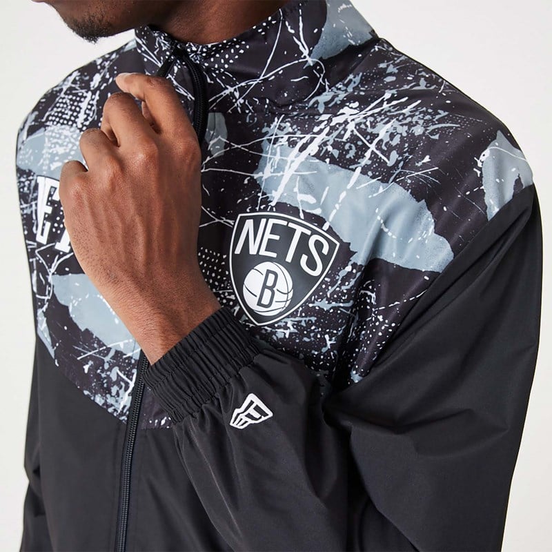 Chaquetas New Era Brooklyn Nets NBA All Over Print Pista Negros | ZP1972438