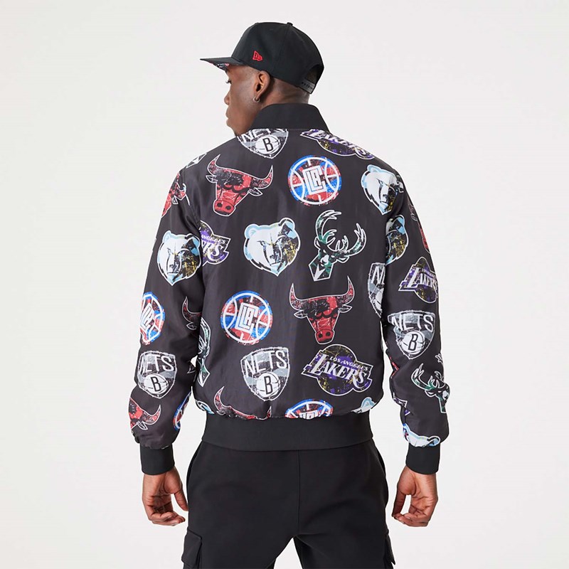 Chaquetas New Era NBA All Over Print Team Logos Bomber Negros | VH7059142