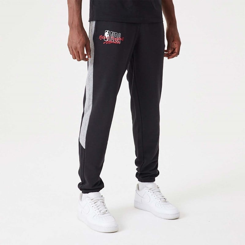 Pantalones Jogger New Era NBA Logo Script Negros | AK4786321