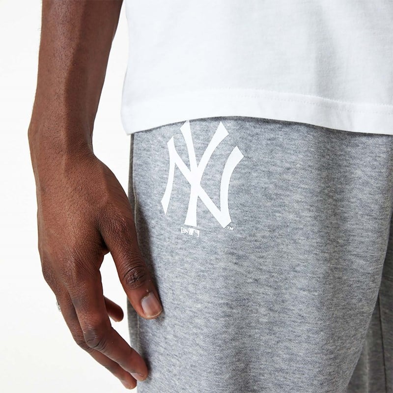 Pantalones Jogger New Era New York Yankees MLB League Essential Medium Grises | GQ3960718