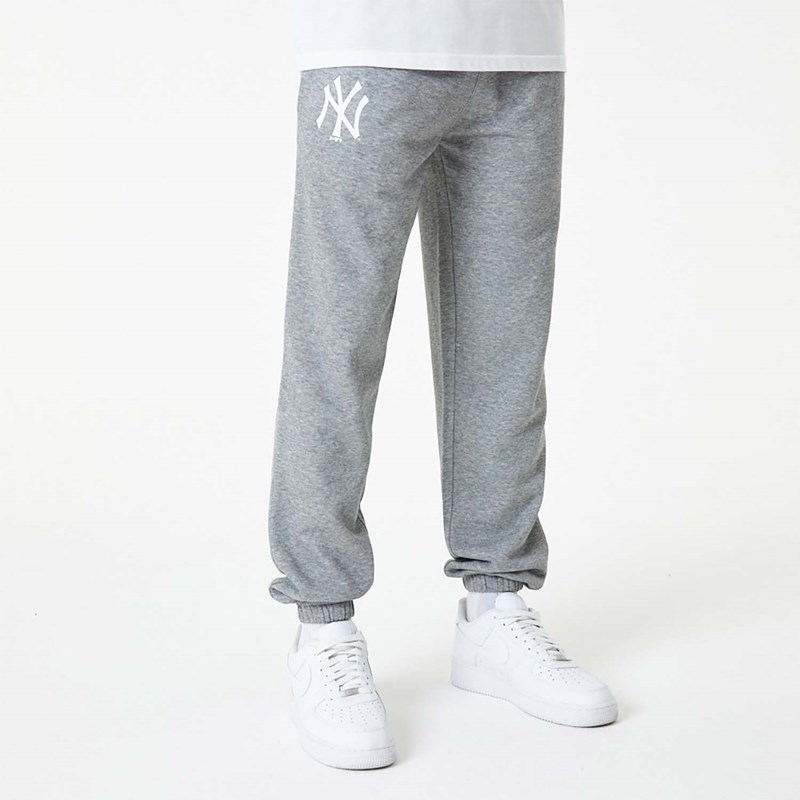 Pantalones Jogger New Era New York Yankees MLB League Essential Medium Grises | GQ3960718